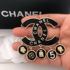 Retro Fashion Ladies  Fashion Classic Three-dimensional Pearl Crystal Brooch