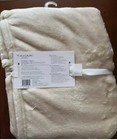 New Tahari Baby Blanket Gift Set Warm Cozy Blanket   Soft Cuddle Toy Giraffe