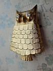 Vtg 1968 Signed Avon Brushed Goldtone Solid Perfume Glace Compact Owl Brooch Pin