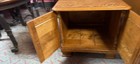 Ethan Allen Heirloom Wood Nightstand Brown  Double Door Storage  Knob 10-8616