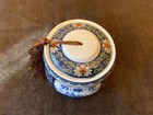 Un Packaging White Blue  Chinese Porcelain Jar With Lid And Tassel