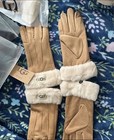 Ugg Ladies Gloves Fleece Lined   Touchscreen   Tan  Brand New With Tags One Size