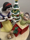 1987 Disney Artists Japan Limited Ed Figurine Christmas Snow Whites Surprise
