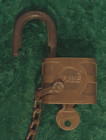 Vintage Yale   Towne Brass Padlock Lock W  Key   Retaining Chain - Works Great 