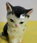 Vintage Momma Cat   Kitten Salt   Pepper Shakers Hand Painted - Japan