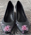 Crocs Womens Black Floral Lina Wedge Heel Pumps Size 9