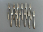 Vintage 33 Pcs Grosvenor 1921 Silverplate Onieda Community Mono    e   