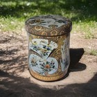 Vintage Round Golden Daher Ornate Victorian Floral Tin Made In England 4 5 X3 5 