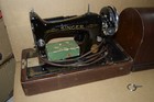Vintage  1937 Heavy Duty Singer Model 99 Sewing Machine Bentwood Case   read  