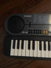 Casio Sk-60 32-key Sampling Electronic Keyboard W  Mic  Built-in Speaker