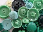 Lot 100 Mixed Assorted Green Vintage   New Buttons Perfect For Crafts Bulk