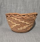 Vintage Coiled Cedar Basket W  Looped Rim     Northwest Style  7 