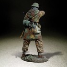 Britains World War 2 German 25119 Waffen Italian Camo Standing Firing Ppsh41
