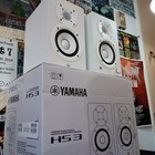 Yamaha Hs3 3 5  White Powered Studio Monitors  pair 