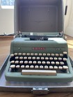 Vintage Royal Quiet De Luxe Portable Typewriter W  Case    As-is