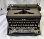 Vintage Royal Quiet Deluxe Tombstone Keys Portable Typewriter In Case   Works 