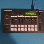 Roland Mc-101 Groovebox Sampler Sequencer  Multi-fx  16 Pads  4-ch Black