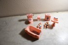 Vtg 1950s Renwal Dollhouse Bathroom Stenciled Furniture W Dolls