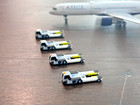 1 400 Model Airport Accessories - 4 Piece  towbarless  Super Tug Set  white 