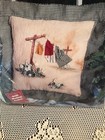 Homespun Tole  n Accents By Bernat 16  X 16  Pillow Kit   Wash Day  Nos