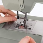 Singer Heavy Duty 4452 Sewing Machine   32 Built-in Stitches