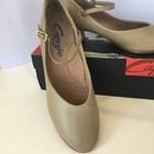 Capezio Dancing Shoes Sz  9 5 M   Jr  Footlight Tan  550 In Box