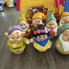 Little People Disney Snow White   7 Dwarfs Playset Figurines House Beds Table 