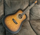 Acoustic Guitar Washburn Sunburst   Bag
