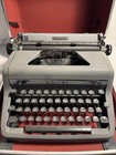 Vintage Royal Quiet De Luxe Typewriter 1950   s W case