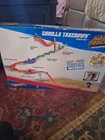 Mattel Hot Wheels Gorilla Takedown Track Set  2011  W1479  Wall Tracks New 