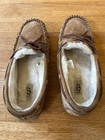 Ugg  Women s Dakota Chestnut Suede Lined Slippers Moccasin 5612 Size 8 Excellent