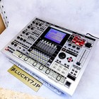 Roland Mc-909 Music Sampler Sampling Groovebox Drum Machine Synthesizer