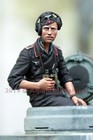Alpine Miniatures 1 35 - 35264 German Panzer Commander Summer  2