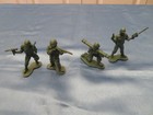 Vintage Miniature Plastic Army Men   Military Soldiers Toy Figure Lot Of 14