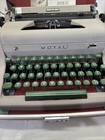 Vintage Royal Quiet De Luxe Manual Portable Typewriter W Case   Manual Read