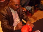 Mike Tyson Signed Everlast Boxing Glove Psa dna Coa W  Hof 2011 Auto Autograph L