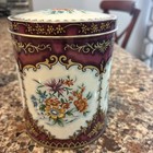 Beautiful Vintage Floral Daher Tin W lid  England  Very Nice   4 5 X 3 75   