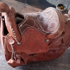 Women s Leather Western Horse Saddle Purse With Strap   Decorative Stitching 