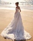 Luxury A-line Wedding Dresses Off Shoulder Long Sleeve Lace Applique Bridal Gown