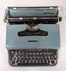 Vtg Underwood  Olivetti  Typewriter Lettera Portable 22 W case Teal Italy Works