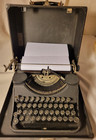 Vintage Underwood Leader Typewriter 1940ish W  Orig  Carrying Case