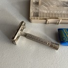 Vintage Gillette Safety Razor Adjustable Safety Razor  W  Case   Blue Blades