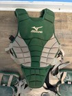 Mizuno Catchers Gear Chest Protector 14    Shin Guards 14 5  Youth  Green