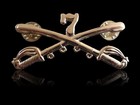 U s Military 7th Cavalry Metal Hat Badge Pin Crossed Sabers Swords George Custer