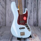 Squier Classic Vibe  60s Jazz Bass  Daphne Blue