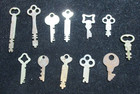12 Piece Lot Vintage Flat Steel Keys                      