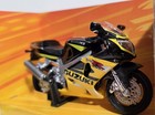 Maisto Suzuki Gsx-r 1 18 Diecast Motorcycle Black Yellow With Stand Model
