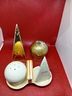 Pair Of 1939 New York World   s Fair Trylon   Perisphere Salt   Pepper Shakers