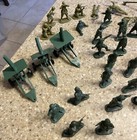 Vintage Lot 54 Pieces Of Army Men   Rifle Gun Canyons Japan
