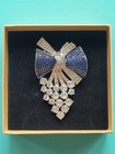 Queen Elizabeth Ii Royal Replica Queen Mother s Bow Grape Brooch Pin 
